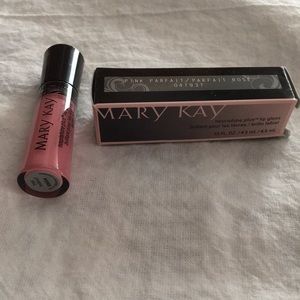 Moisturizing Lip gloss, Color is Pink Parfait